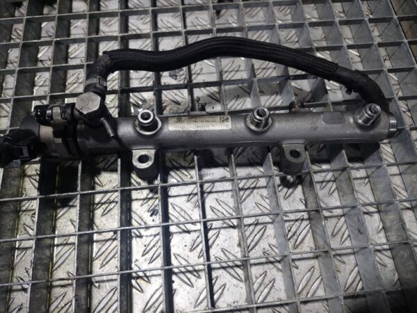Rampa injectoare dreapta cu senzor Audi a6 cod 059130090AH 057130764H