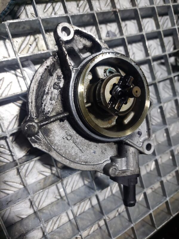 Pompa vacuum Audi A6 C6 cod 057145100AE cod motor CDY CDYA
