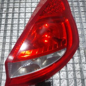 Stop dreapta pe aripa Ford Fiesta an 2010 Stop dreapta pe aripa Ford Fiesta an 2010