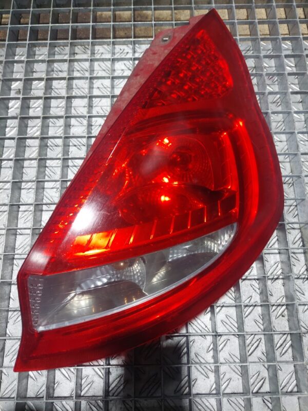 Stop dreapta pe aripa Ford Fiesta an 2010