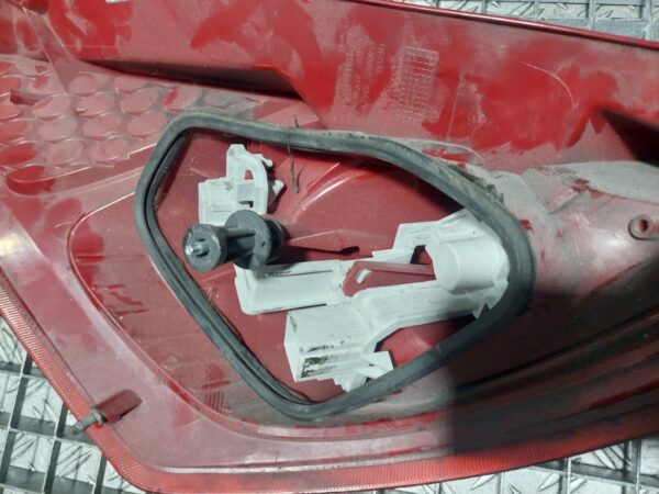 Stop dreapta pe aripa Ford Fiesta an 2010