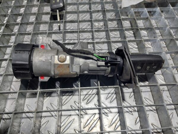 Contact cu cheie Wolkswagen Audi Skoda Seat cod 6R0905851B