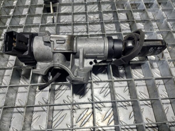 Contact cu cheie Wolkswagen Audi Skoda Seat cod 6R0905851B