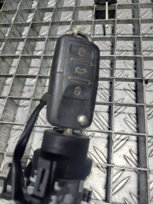 Contact cu cheie si blocator volan Skoda Seat Volkswagen cod 1K0905851B