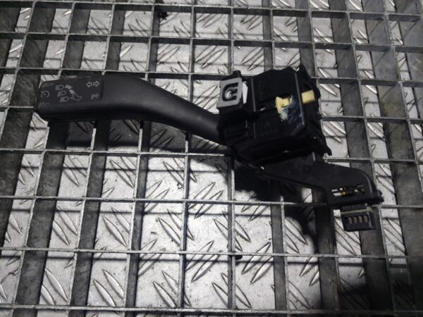 Maneta semnalizare Skoda Wolkswagen Seat cod  1K0953513G Q2