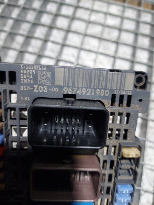 Panou sigurante motor / relee  Peugeot 508 Citroen C5 cod 9674921980