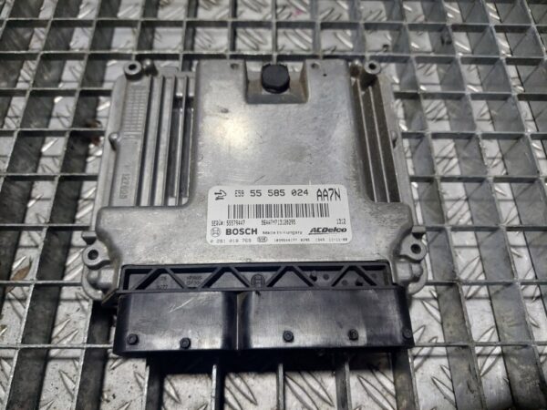 Calculator motor ECU Opel Insignia Astra J cod 55585024
