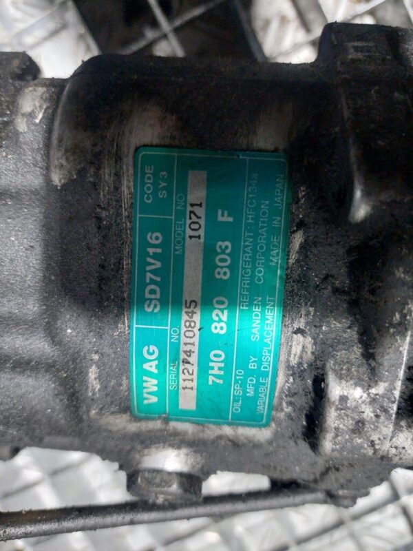Compresor clima Volkswagen Caddy T5 1.9 TDi cod 7H0820803F