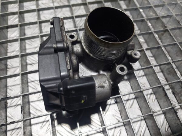 Clapeta acceleratie Audi A5 A4 Q5 Volkswagen Tiguan 2.0 TDI cod 03L128063E
