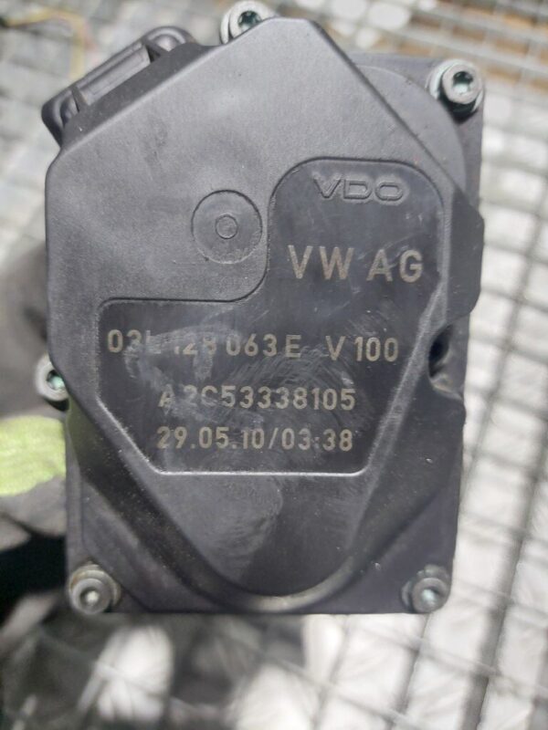Clapeta acceleratie Audi A5 A4 Q5 Volkswagen Tiguan 2.0 TDI cod 03L128063E