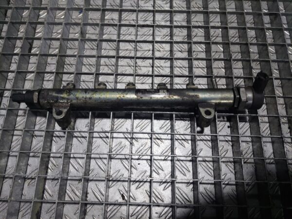 Rampa injectoare cu senzor Peugeot 508  Range Rover 2.2 HDI cod 9670890580