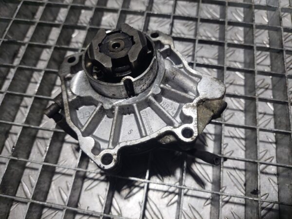 Pompa vacuum Opel Astra J Insignia A Zafira B 1.9 DCI cod 55205446