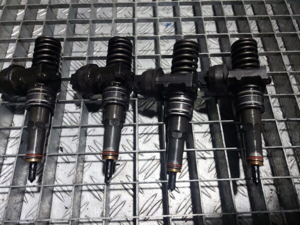 Injector Skoda Volkswagen Audi 1.9 tdi BSW cod 038130073AG