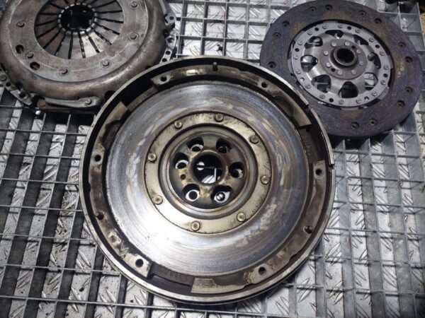 Kit ambreiaj 5+1 masa dubla Audi A4 B7 1.9 Motorina SACHS cod 3082000397