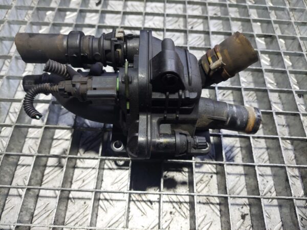 20250212_171029.jpg Carcasa corp termostat 1.4 HDI Peugeot Citroen cod 9684588980