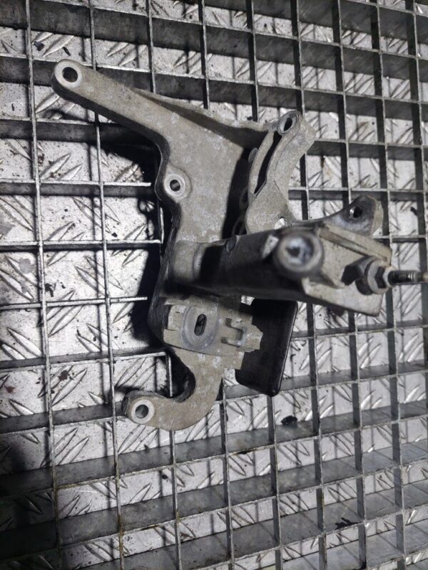 Suport motor Ford Focus Fiesta 1.5 TDCI cod av2q-9b470-ac