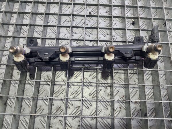 Rampa cu injectoare Volkswagen Skoda Seat Benzina 1.4 B cod 036133320