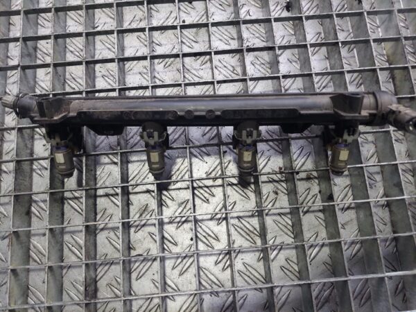 Rampa cu injectoare Volkswagen Skoda Seat Benzina 1.4 B cod 036133320