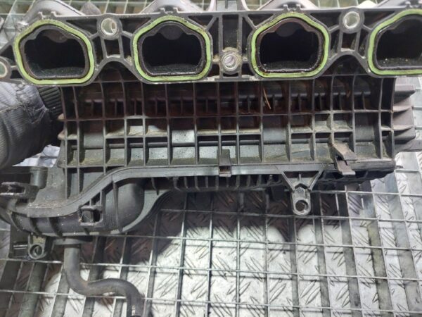 Galerie admisie/Radiator intercooler Volkswagen Skoda 1.4 Benzina cod 04E129711J