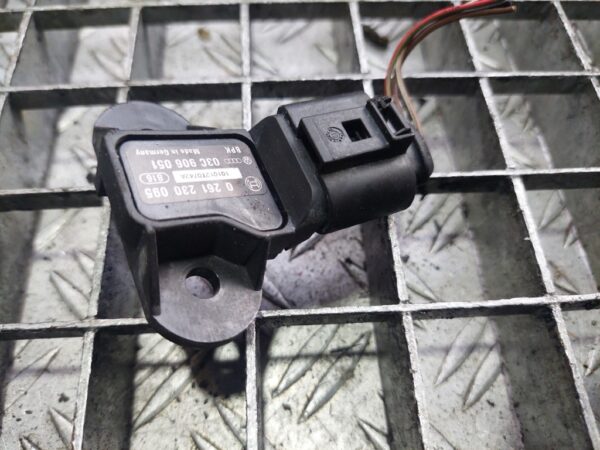 Senzor presiune Audi Volkswagen Seat 1.4b cod 0261230095 03c906051