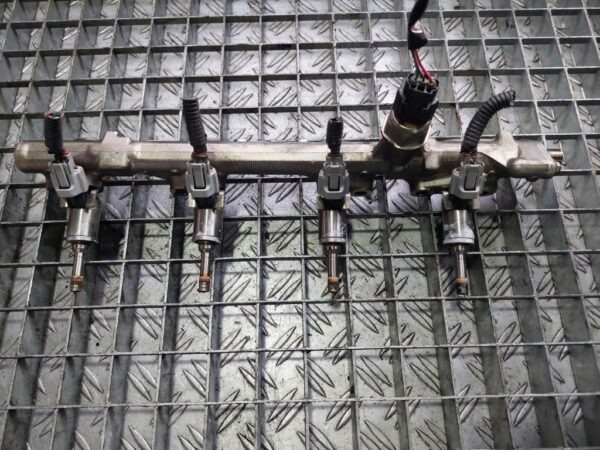 20250221_155814.jpg Rampa plus injectoare Ford Focus 1.0 Benzina cod 0261500