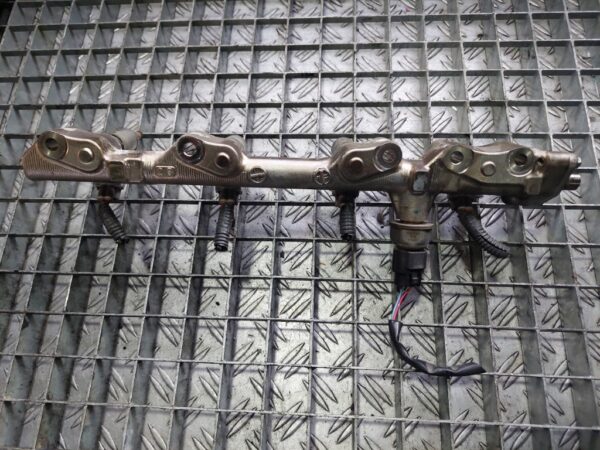 20250221_155820.jpg Rampa plus injectoare Ford Focus 1.0 Benzina cod 0261500