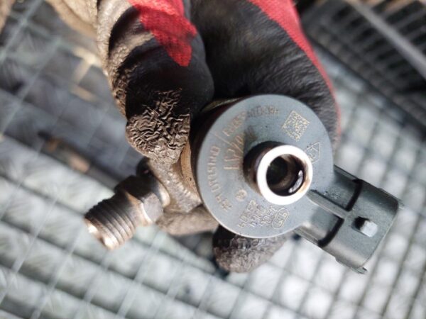 Injector Renault Dacia 1.5 dci cod H8201453073 0445110652
