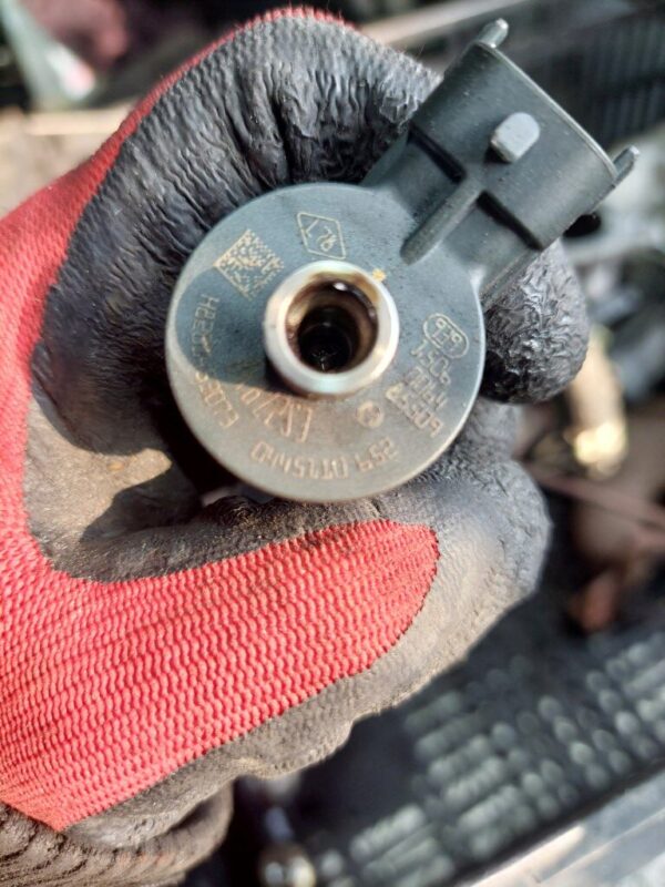 Injector Renault Dacia 1.5 dci cod H8201453073 0445110652