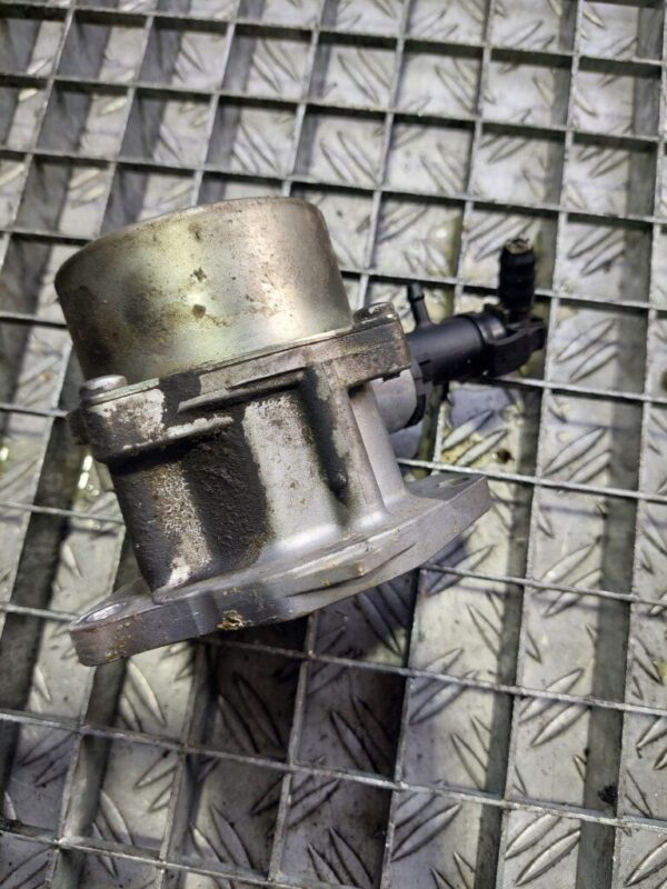 Pompa vacuum Renault Dacia Nissan K9K cod 146505272R