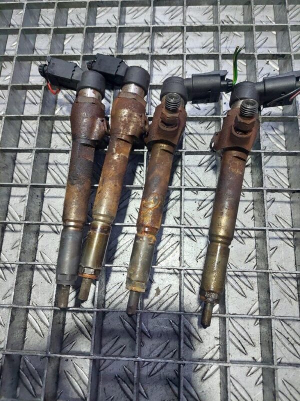Injector Renault Nissan Dacia 1.5 dci euro 4 cod 8200842205 8200294788 Siemens