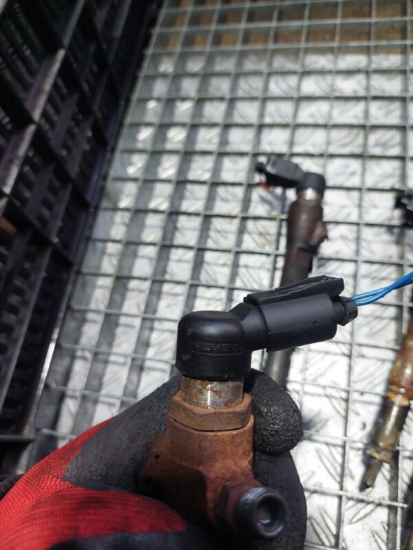 Injector Renault Nissan Dacia 1.5 dci euro 4 cod 8200842205 8200294788 Siemens