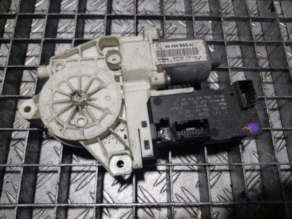 Motoras macara stanga sau dreapta fata Peugeot 407 cod 9646594480