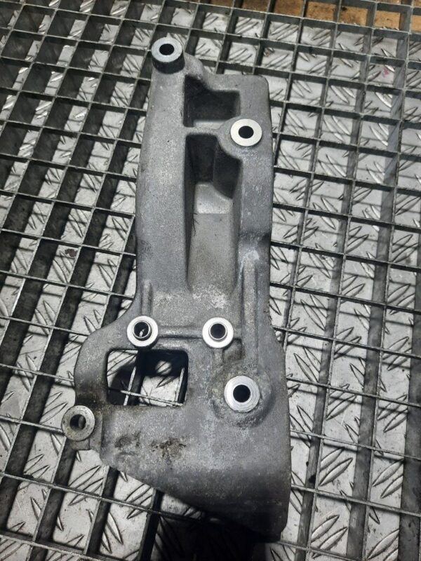 Suport accesorii Mitsubishi 1.8 diesel cod 1801a070