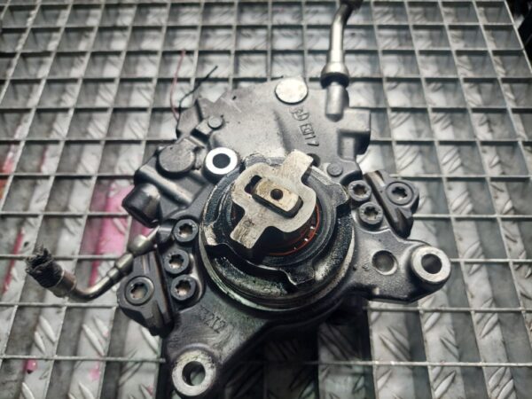 Pompa inalte Opel Chevrolet 2.2 CDTI cod 28318240 25187376