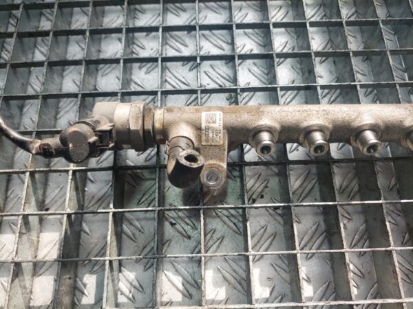 Rampa injectoare cu senzori Volkswagen Audi 2.0 TDI cod 03L089C