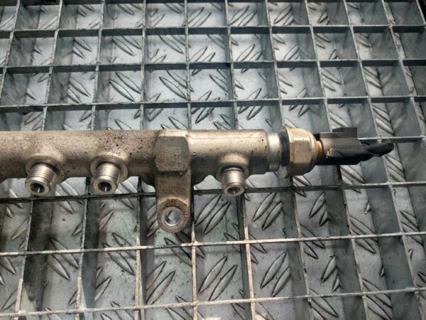 Rampa injectoare cu senzori Volkswagen Audi 2.0 TDI cod 03L089C