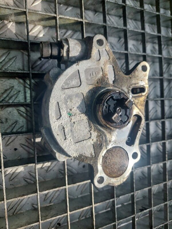 Pompa vacuum Skoda Volkswagen 1.6 TDI cod 03L145100