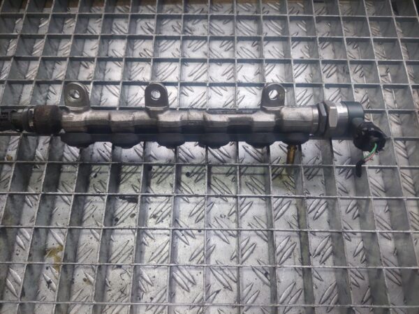 20250222_145530.jpg Rampa injectoare Renault Nissan 2.0 DCI cod 8200610223/0445214250