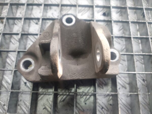 Suport motor planetara dreapta Renault Nissan 2.0 dci cod 8200833647