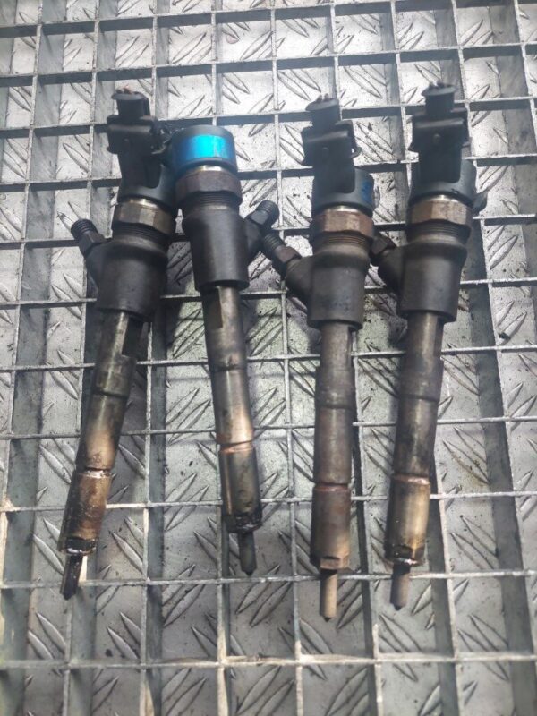 Injector 1.4 d Mini Cooper Toyota Yaris cod 0445110215 2367033030