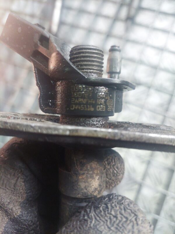 Injector Audi Volkwagen Porsche motor 2.7 / 3.0 tdi cod 0445116023