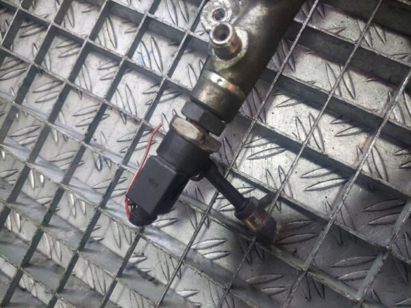Rampa injectoare cu senzori Mercedes 1.7cdi cod A6680700095 0445214005