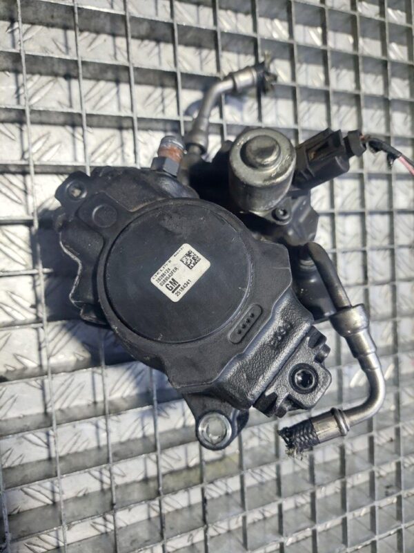 Pompa inalte Chevrolet Opel 2.2 D Z22D1 cod 25184341