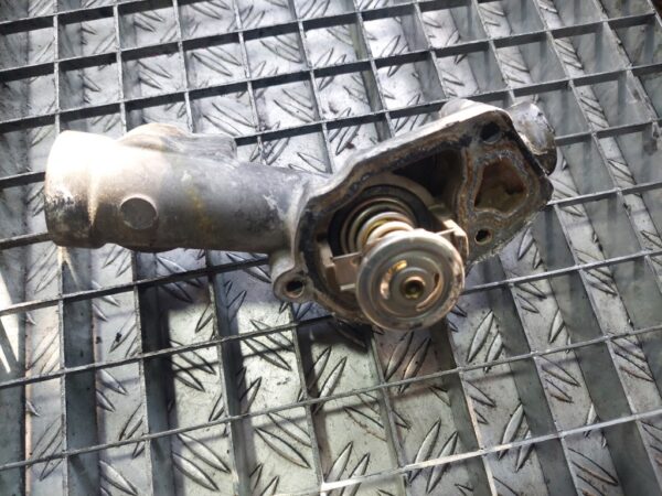 Carcasa termostat Saab Opel 2.8 V6 cod 12573959