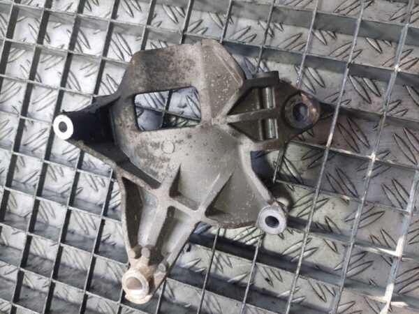 Suport alternator Saab Opel 2.8 V6 cod 55353631