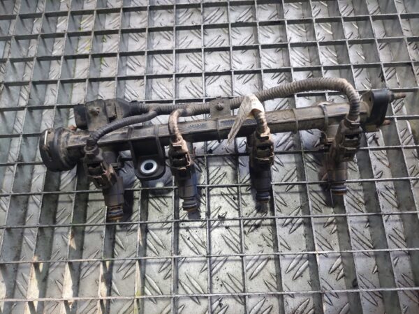 Rampa injectoare completa Hyundai I10 1.1 benzina cod 35340-02100