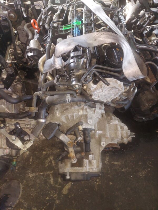 Motor Volkswagen Skoda Audi Seat 1.6 TDI cod CAY termostat exterior