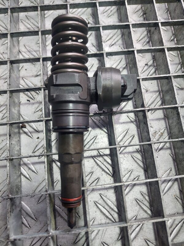 Injector Volkswagen Audi 2.0 TDI BMM,BMP cod 038130073 BQ