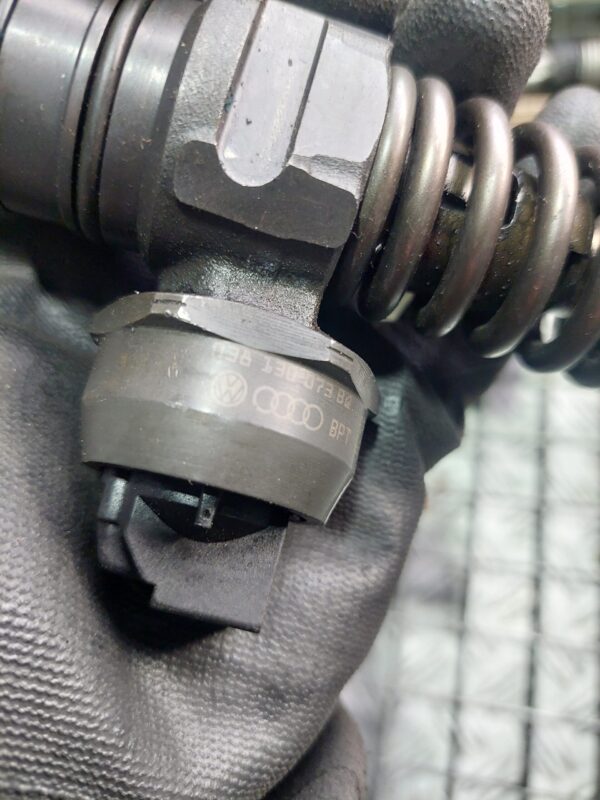 Injector Volkswagen Audi 2.0 TDI BMM,BMP cod 038130073 BQ