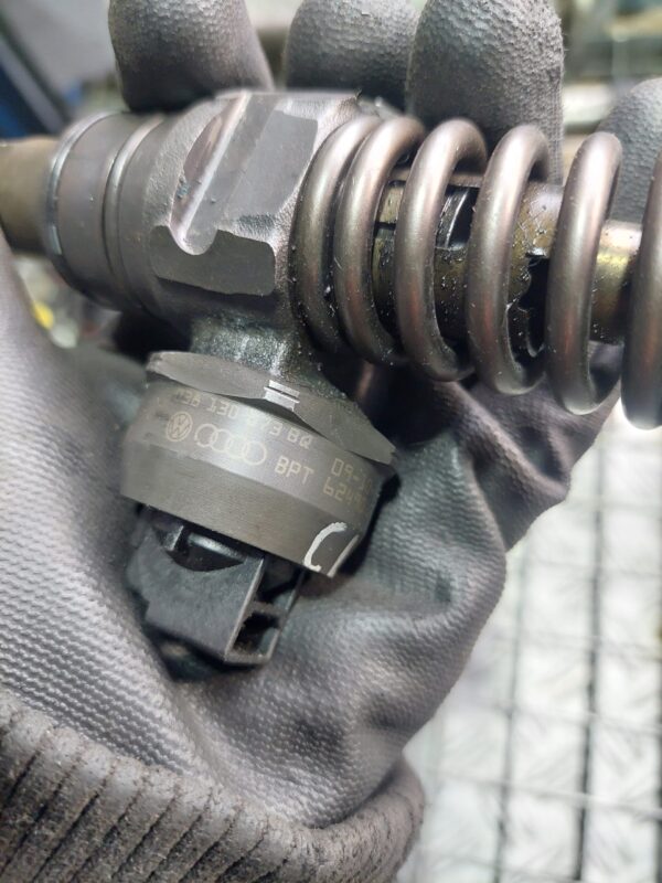 Injector Volkswagen Audi 2.0 TDI BMM,BMP cod 038130073 BQ